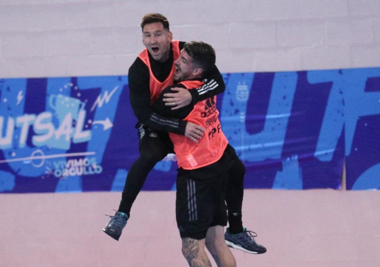 De Paul somos todos: el jugador no suelta a Messi y los memes estallaron en redes | Deportes