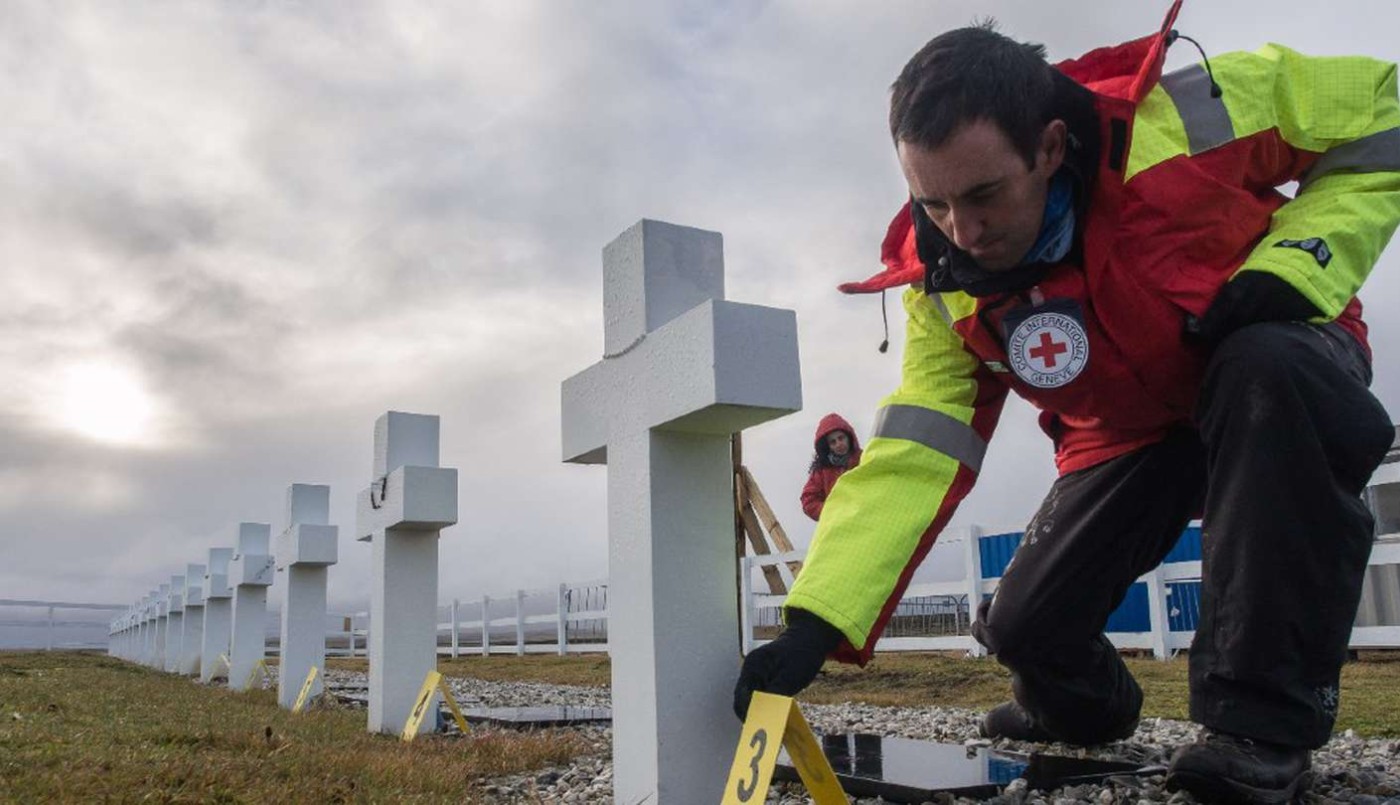 Identifican los restos de seis soldados argentinos inhumados en las Islas Malvinas | Nacionales