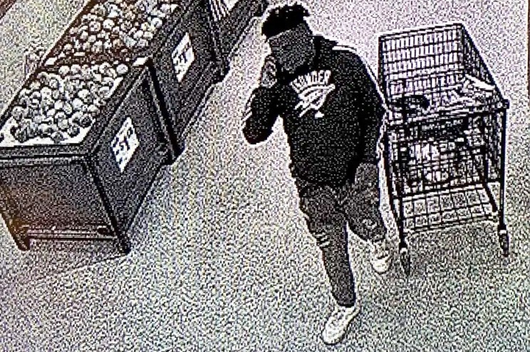 Un hombre defecó en la heladera de un supermercado: clienta lo descubrió de la peor manera | Información General