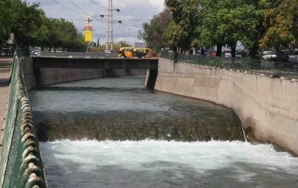 Mendoza: un joven se ahogó al intentar rescatar a un perro que había caído a un canal | Nacionales
