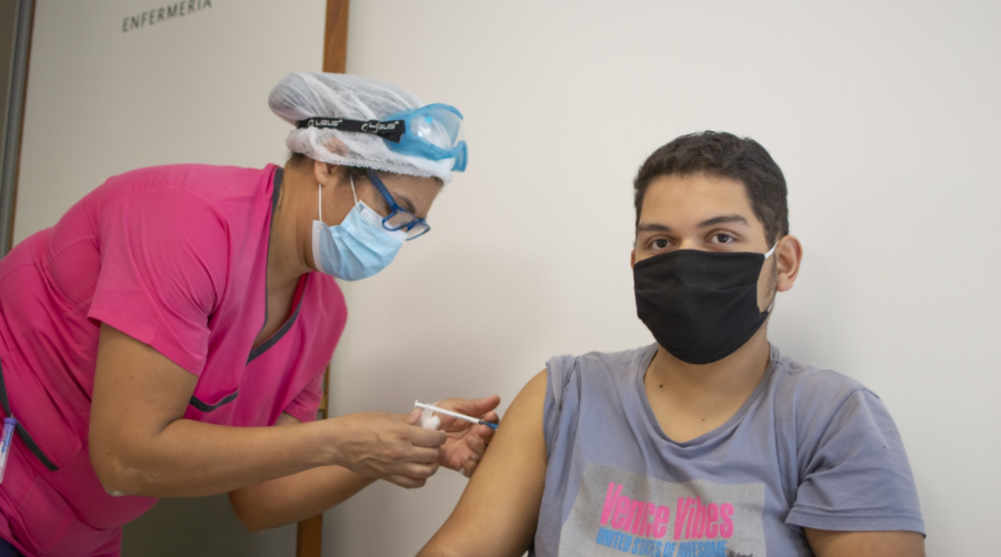 Comienza hoy la vacunación a adolescentes sin comorbilidades en la ciudad | Noticias