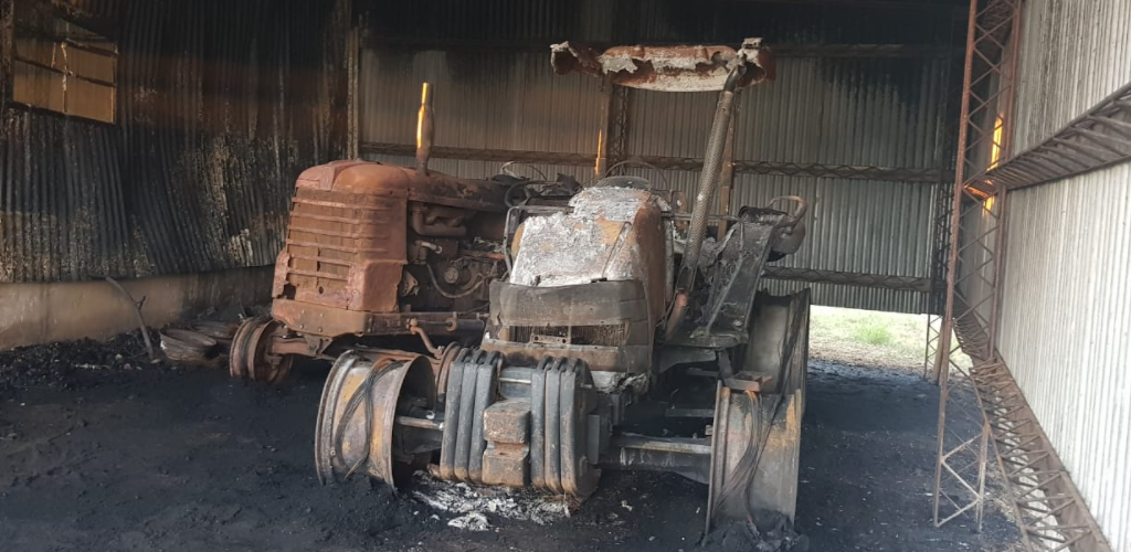 Dos tractores quemados en un incendio rural en Colonia Rosa | Noticias
