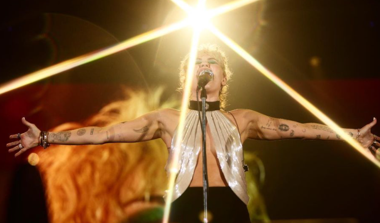 Miley Cyrus frenó un show para hablar de la salud mental y el confinamiento | Espectaculos