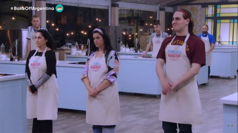 Bake Off: la torta de cupcakes generó furor en las redes y dejó a una participante fuera de certamen | Espectaculos