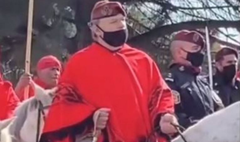 Berni publicó en las redes un spot "campestre", desfilando a caballo y con poncho | Nacionales