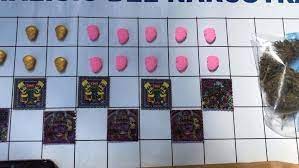 Detienen en Belgrano a dealer que vendía "La Bomba" y éxtasis con la cara de Donald Trump | Policiales