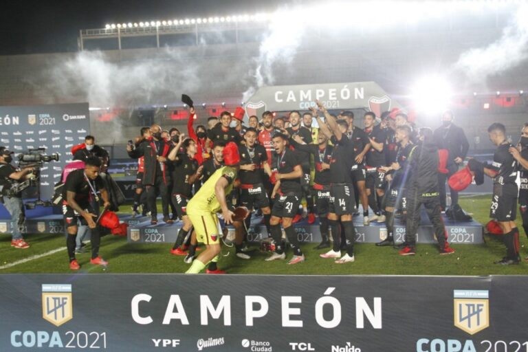 Con hinchada sabalera: desde las 20:15 Colón se enfrenta a Banfield con un estadio lleno | Deportes
