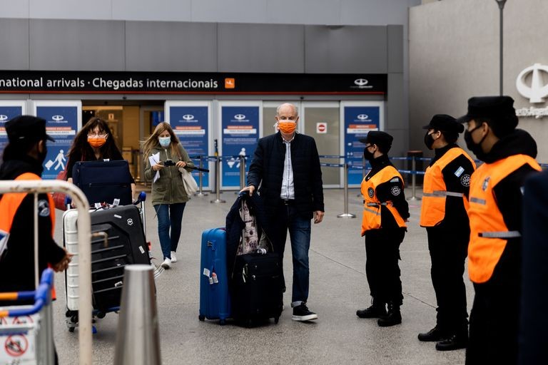 Eliminarán desde el 19 de octubre todos los cupos de los vuelos para pasajeros del exterior | Nacionales