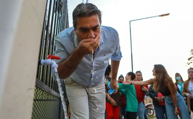 Video: Capitanich se quebró al inaugurar una obra de agua potable frente a vecinos | Nacionales