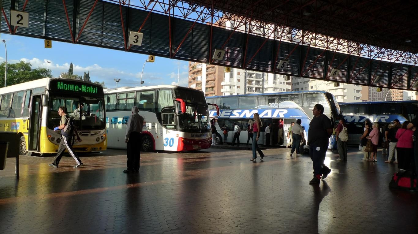 Desde hoy, micros y trenes de larga distancia pueden viajar con plena ocupación de asientos | Información General