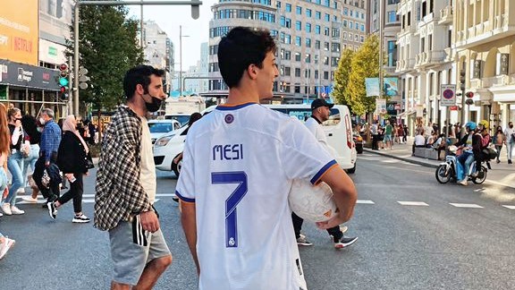 Un youtuber español le estampó "Mesi" a la 7 del Real Madrid | Redes