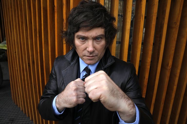 Milei contra Carrió: afirmó que  tiene "un profundo desconocimiento" sobre su ideología | Legislativas