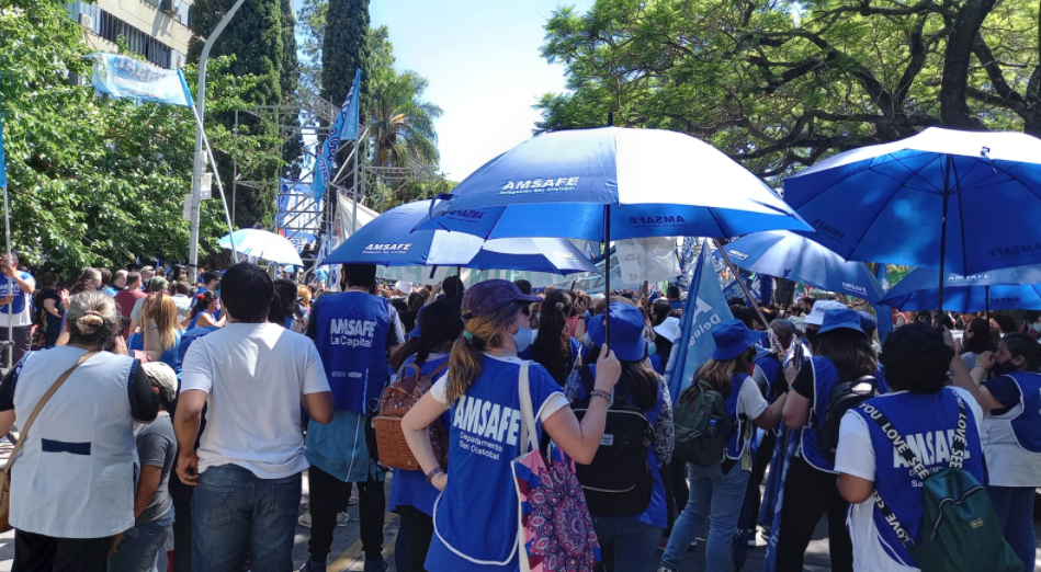 Con descuentos y sin aumento, la provincia liquida hoy el sueldo a los docentes | Noticias