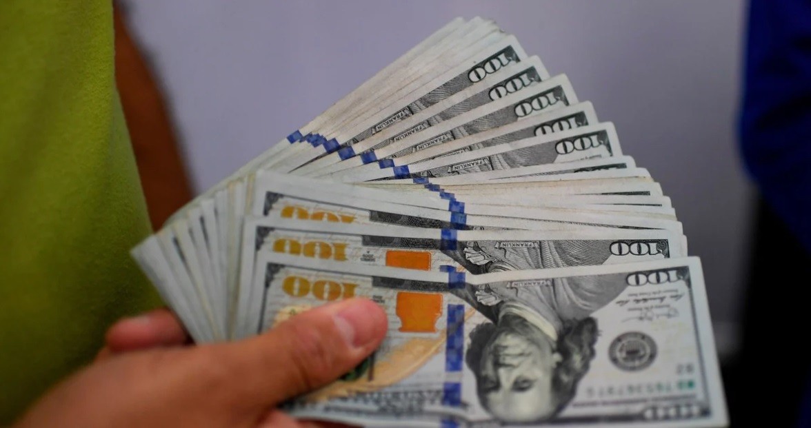 Tras alcanzar su máximo histórico, el dólar blue retrocede | Nacionales