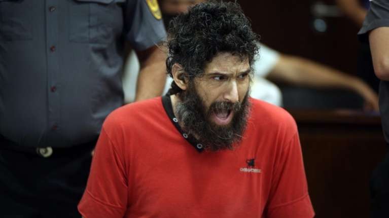 Dos testigos contaron haber escuchado gritos de mujer y tres disparos en la casa del "hombre gato" | Nacionales