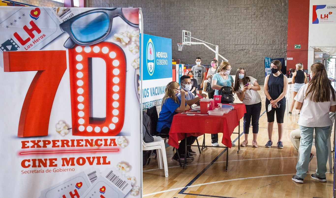 Ofrecen merienda y cine gratis para menores que se vacunen contra el coronavirus | Nacionales