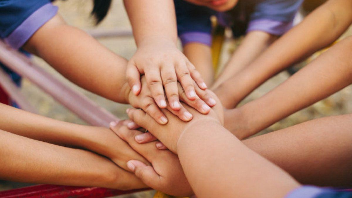 Encontraron familia para los 6 hermanitos salteños que querían ser adoptados juntos: una pareja de hombres de Córdoba | Nacionales