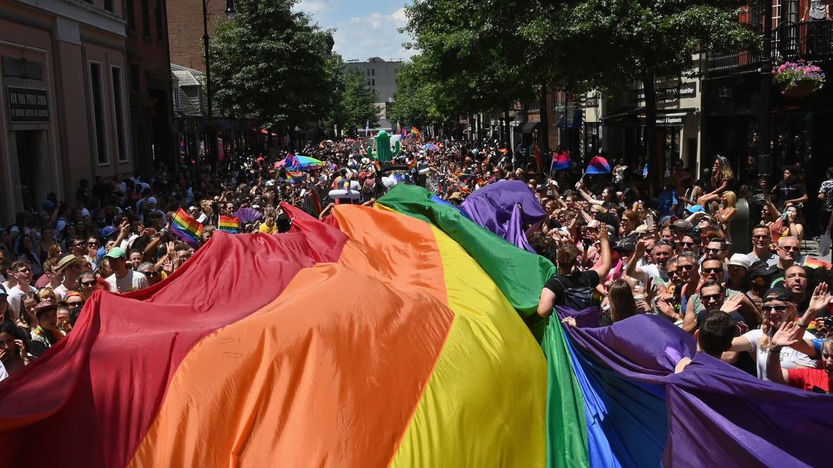 "Besazo": Protestan contra el municipio de Córdoba por no autorizar la Marcha del Orgullo | Igualdad y Género