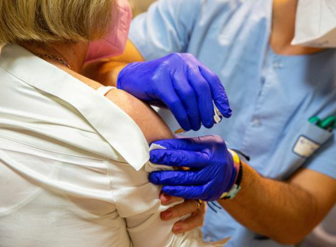 Comienza hoy la aplicación de terceras dosis de refuerzo a mayores de 50 años | Noticias