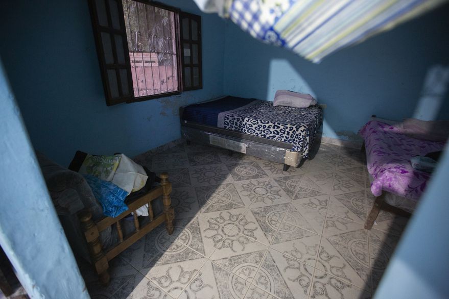 Una mujer que había denunciado violencia de género fue violada por el policía que debía cuidarla | Igualdad y Género