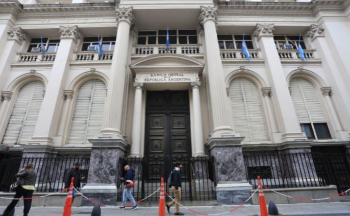 El BCRA analiza la posibilidad de terminar con el sistema de turnos previos de los bancos para atención presencial | Nacionales