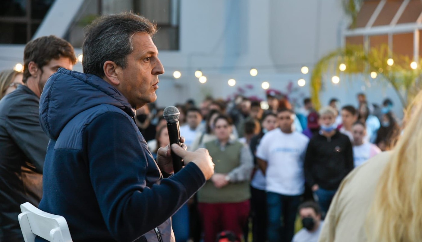 Massa, a los jóvenes: "Necesitamos que participen, nos interpelen y nos exijan" | Legislativas