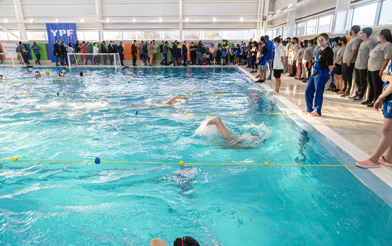 Polémica por natatorio que prohíbe a mujeres usar malla blanca: la explicación del Municipio | Nacionales