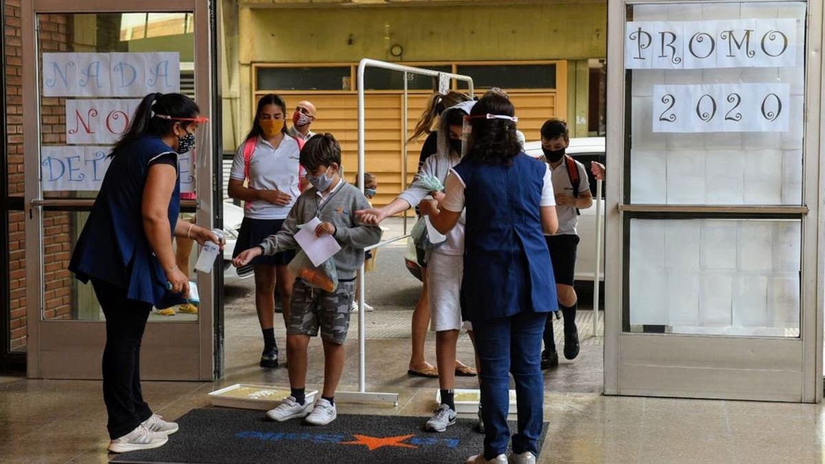 Covid: en medio de un ascenso de casos, se viene el nuevo protocolo en escuelas | Noticias
