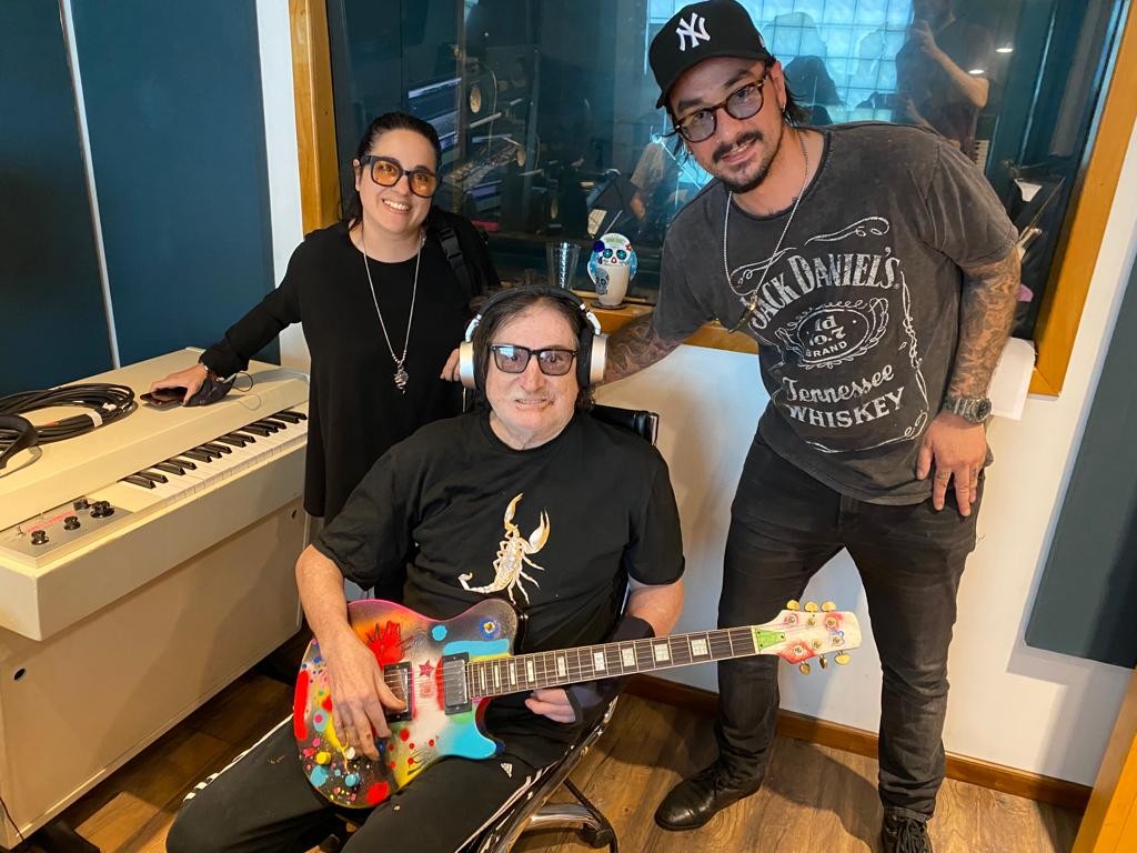 Charly García recibió su "guitarra química" | Espectaculos