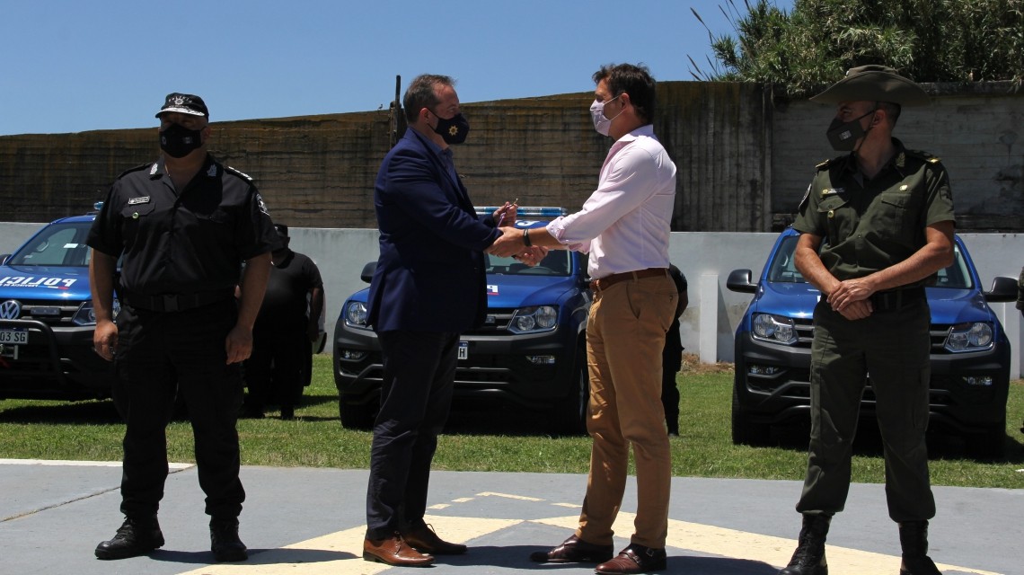 La provincia entregó once nuevos patrulleros para el Departamento La Capital | Policiales