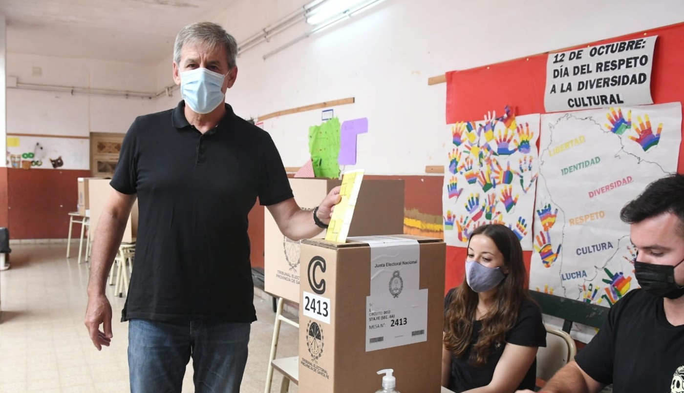 El intendente de Santa Fe valoró el protocolo en los centros de votación y destacó menos demoras | Legislativas