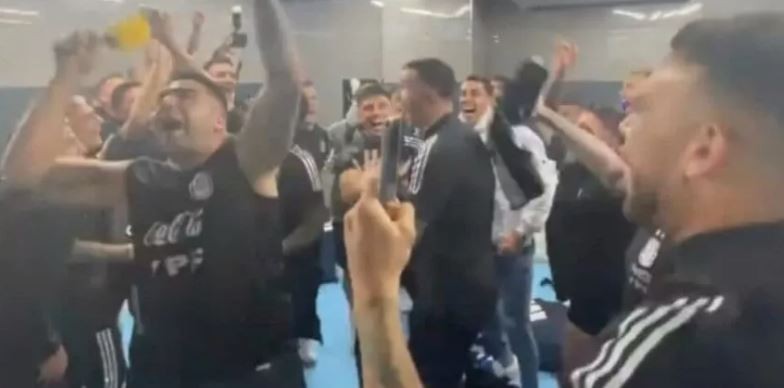 Los jugadores argentinos celebraron la clasificación al Mundial con cánticos para Brasil | Deportes