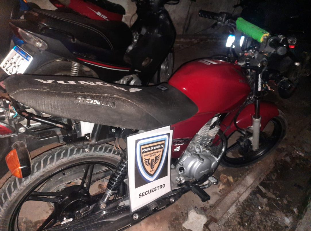 Recuperaron dos motos robadas tras una persecusión que se inició en Iturraspe y Perón | Policiales