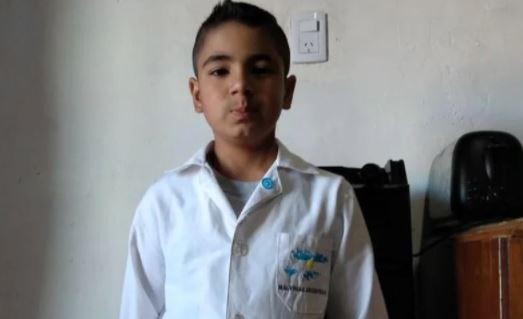 Un nene pidió que los guardapolvos tengan las Islas Malvinas y ya es ley en Tierra del Fuego | Legislativas