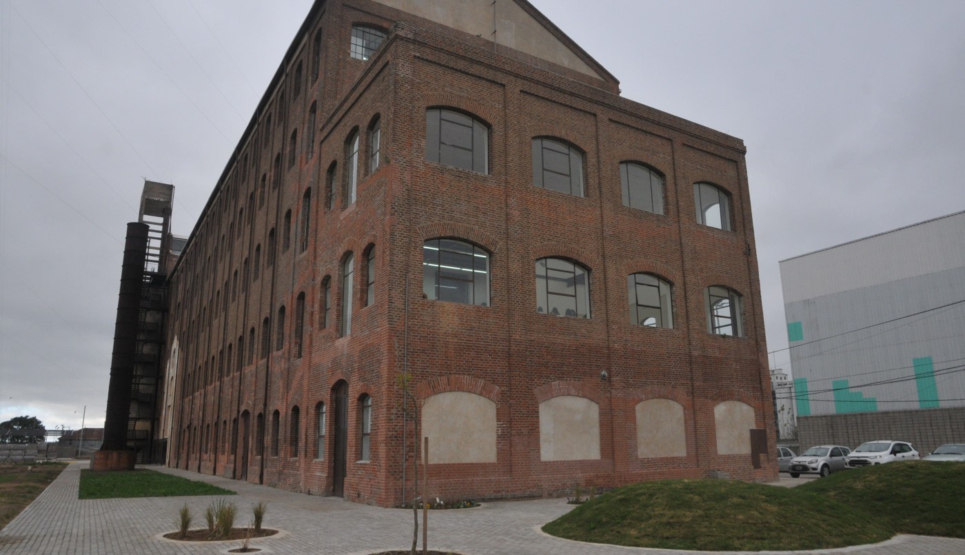 Estudiarán anexar al Liceo una Escuela Secundaria de Artes Escénicas | Legislativas