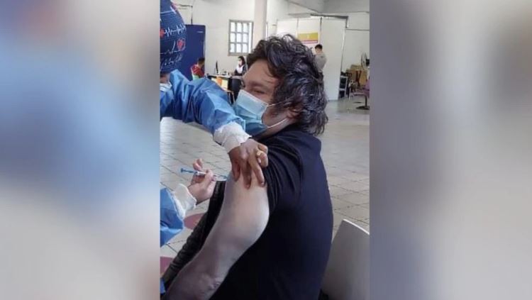 Javier Milei recibió la segunda dosis contra el coronavirus: "Soy re provacunas" | Nacionales
