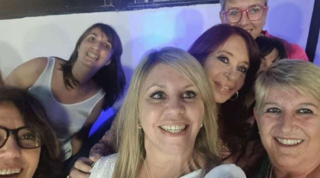 Cristina Fernández de Kirchner reapareció tras las elecciones: participó de una cena de despedida de senadores del Frente de Todos | Legislativas