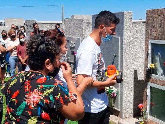 El grito de la abuela de Lucio en el entierro del nene asesinado en La Pampa: "¿Por qué me lo mataste? Maldita” | Policiales