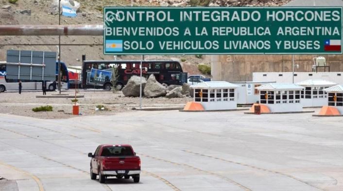 Chile también prohíbe el ingreso desde países africanos por la variante Ómicron | Información General