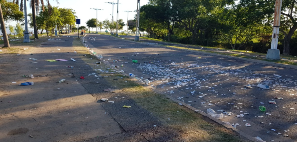 Los festejos de egresados dejaron un basural en la Costanera Este | Noticias