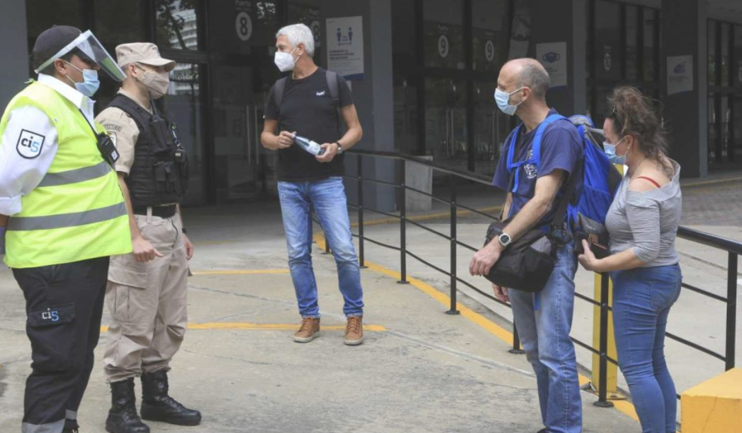 Se levantó el aislamiento del polémico buque Hamburg tras el "falso positivo" | Información General