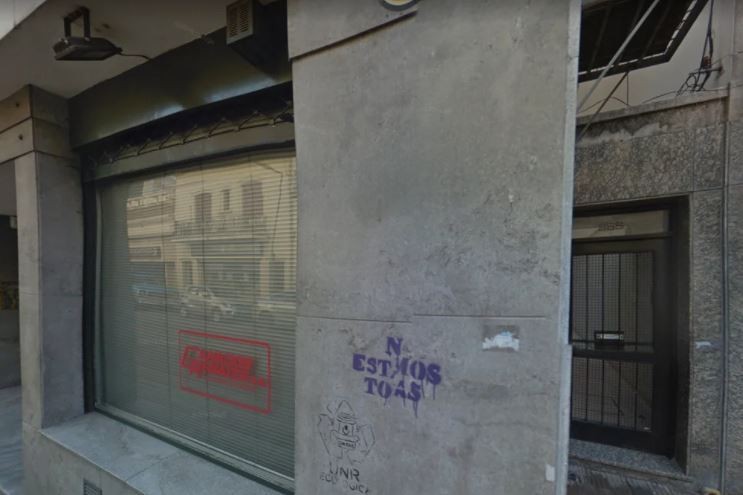 Balearon el frente de una empresa en Rosario: "100 mil pesos por mes o los matamos a todos" | Policiales