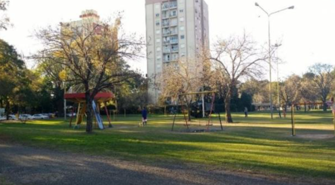 Salvaje golpiza a un joven para robarle el celular en el Parque de la Locomotora | Noticias