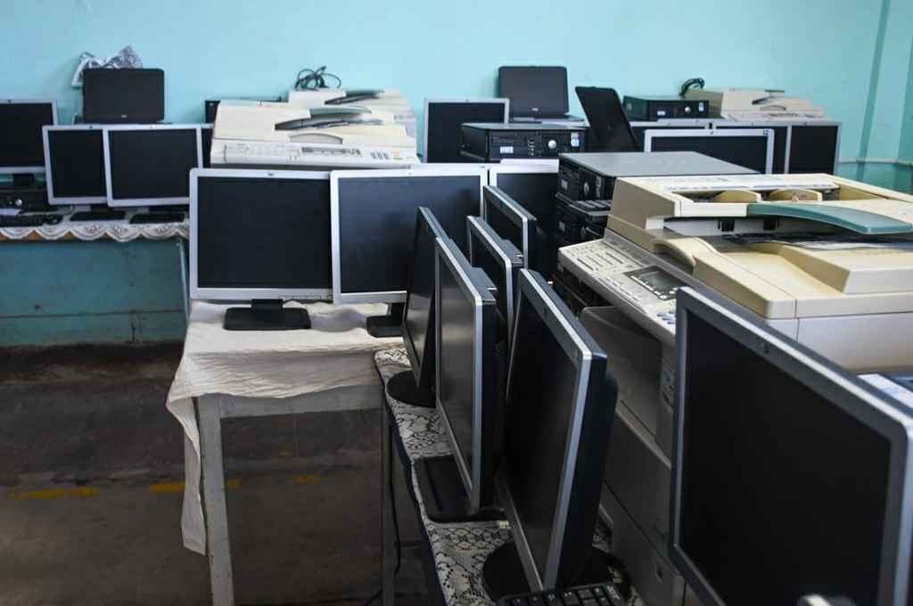 Detenidos repararon y donaron computadoras a escuelas rurales de Córdoba | Nacionales