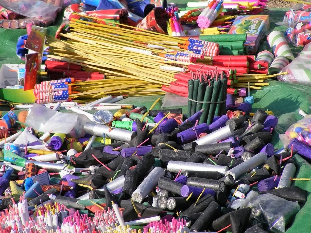 Empresarios y sindicato industria de pirotecnia acordaron eliminar producción de bombas y petardos | Nacionales