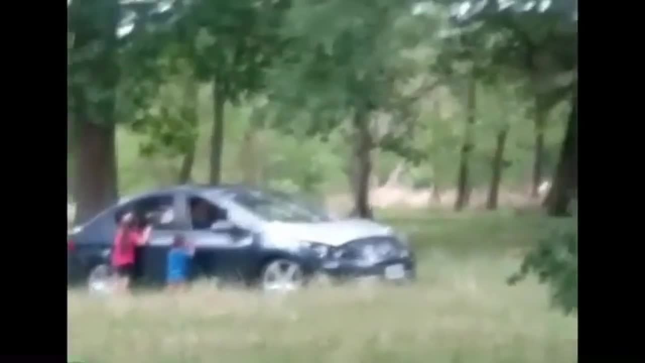 Bajaron a sus hijos del auto para tener sexo en un parque | Nacionales