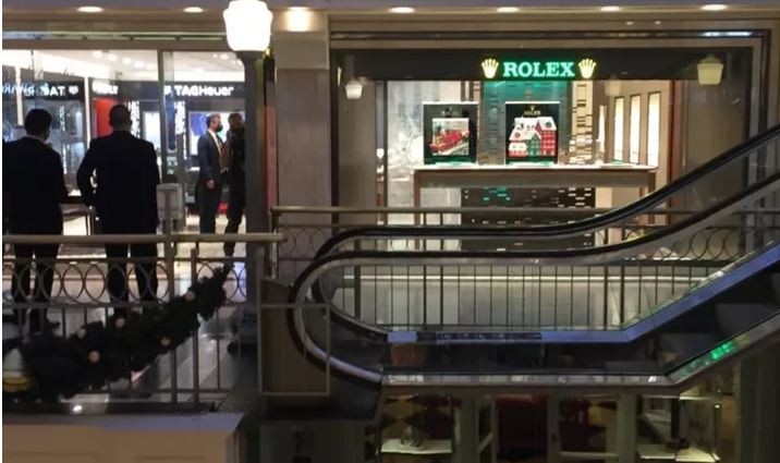 Pánico en el Patio Bullrich: delincuentes realizaron un golpe comando a una relojería | Nacionales