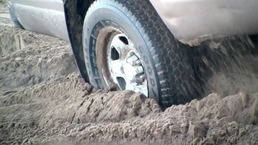 Escapó de un control de alcoholemia y quedó atascado en cancha de beach vóley | Nacionales