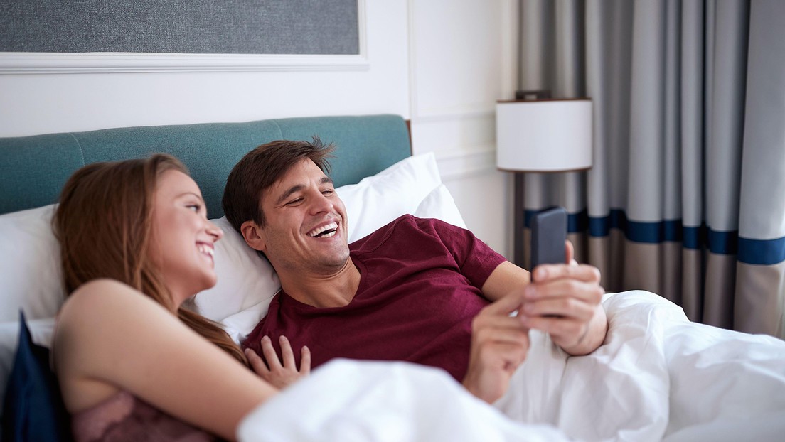 Una marca de licor ofrece 25.000 dólares a una pareja que pase 30 noches sin Internet | Información General