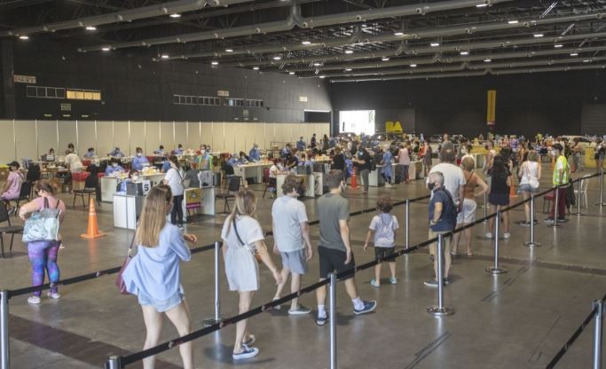 Evalúan considerar positivos a los contactos estrechos con síntomas de Covid sin testear | Nacionales